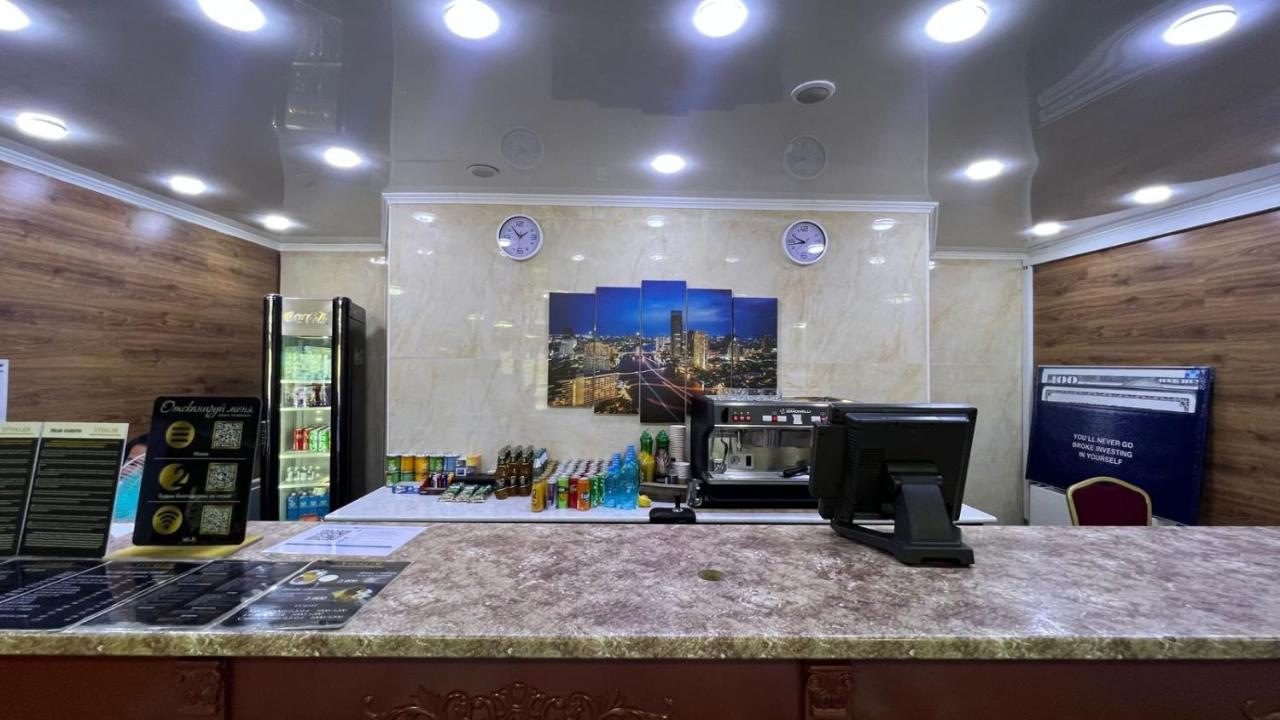 Hotel Vivaldis Alma-Ata Buitenkant foto