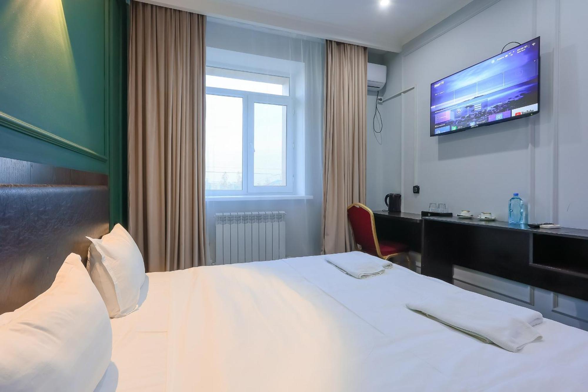 Hotel Vivaldis Alma-Ata Buitenkant foto