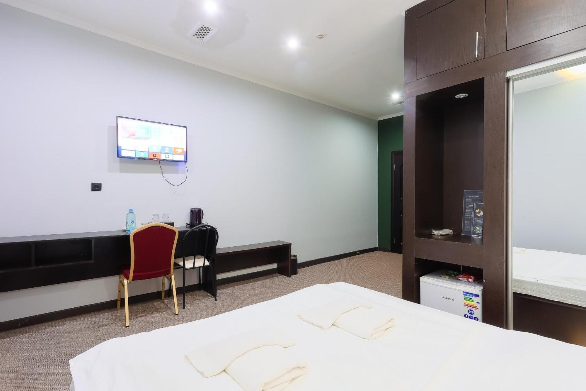 Hotel Vivaldis Alma-Ata Buitenkant foto