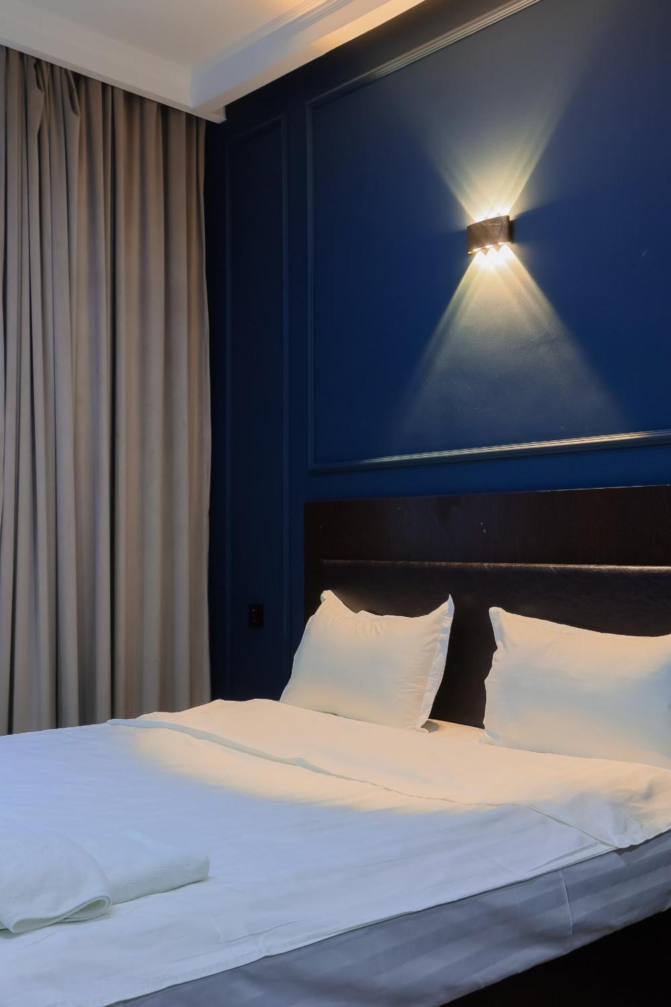 Hotel Vivaldis Alma-Ata Buitenkant foto