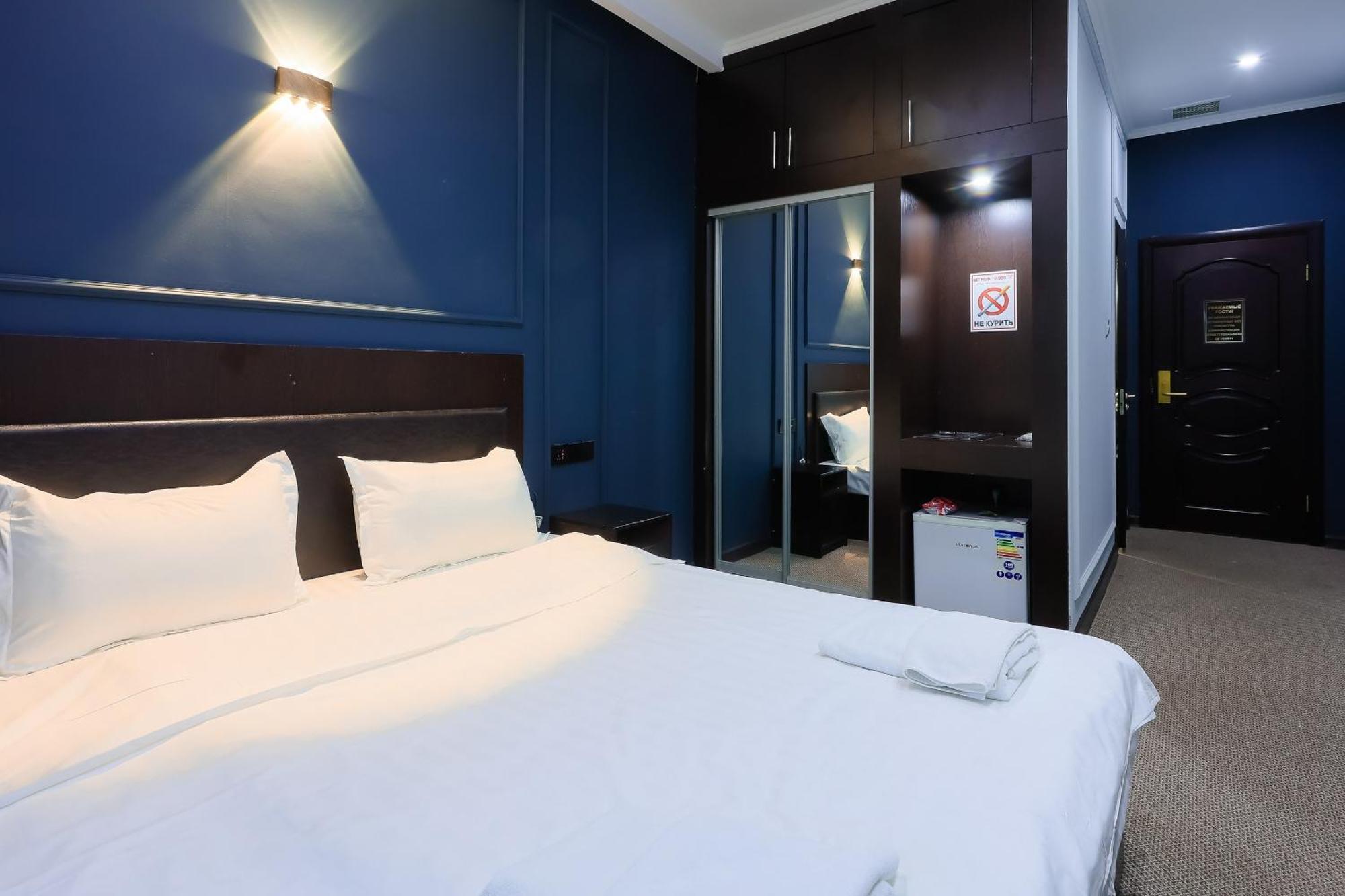 Hotel Vivaldis Alma-Ata Buitenkant foto